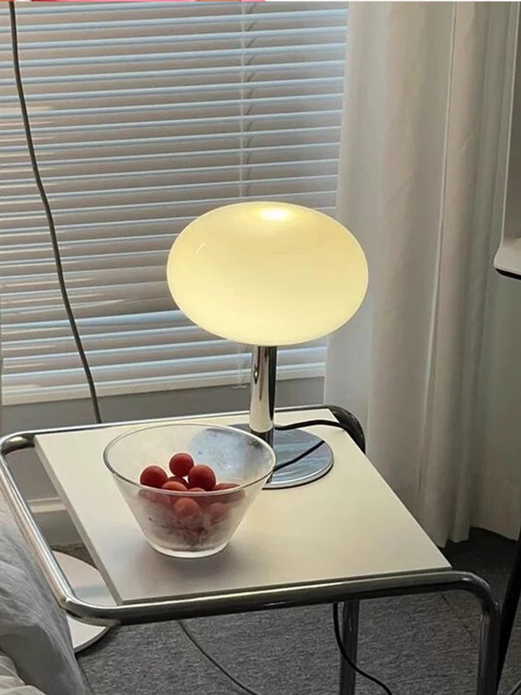 Lampa Stołowa z Szkła i Metalu