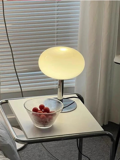 Lampa Stołowa z Szkła i Metalu